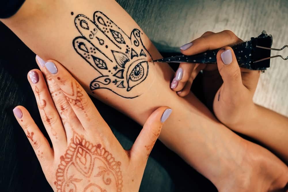 26 TATTOO DESIGNS THAT SHOW STRENGTH (RELIGIOUS, LOTUS, ANIMAL, MOTIVATIONAL PHRASES AND CIRCLE)